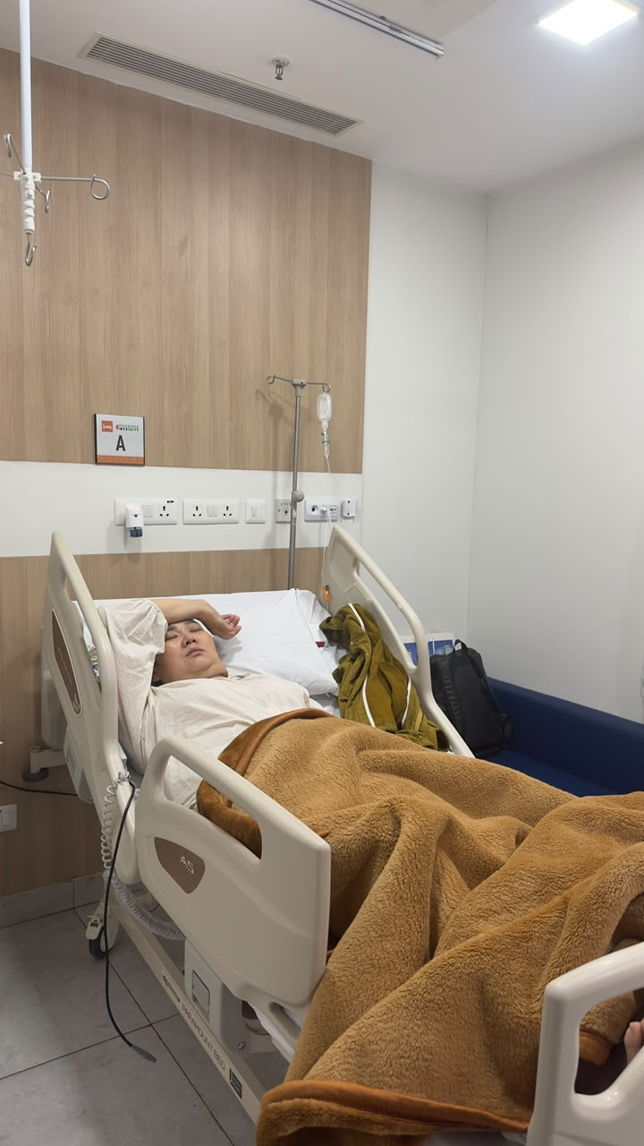 Асель Үндістанда ем қабылдап жатыр